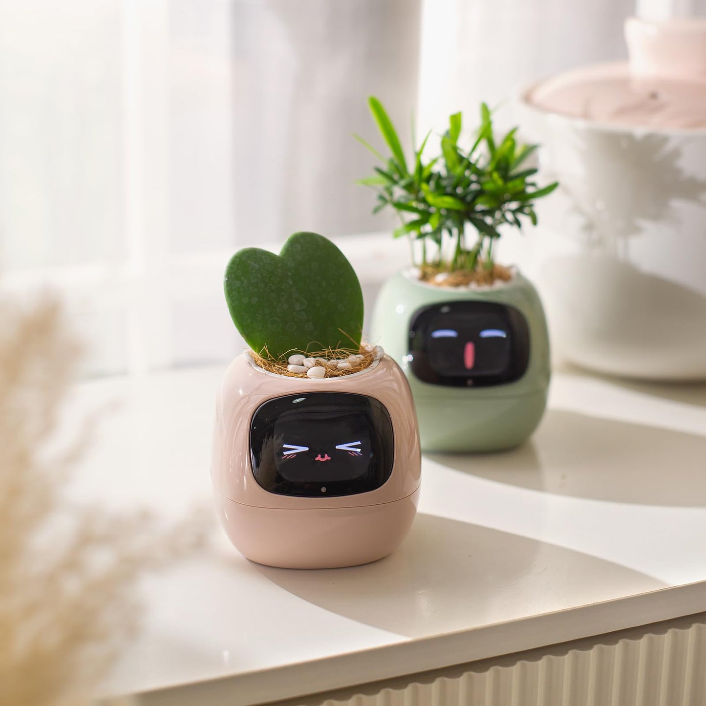 Smart pet Planter Robot Guidance on Plant Care with Emojis, Adorable Plant Companion with Rich Gesture Interaction, Neat Desk Setup Gift (Green)